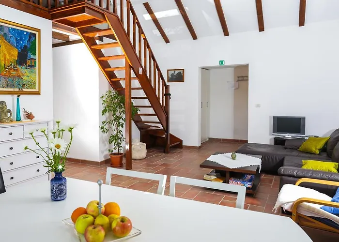 Spacious Apartment Lucia