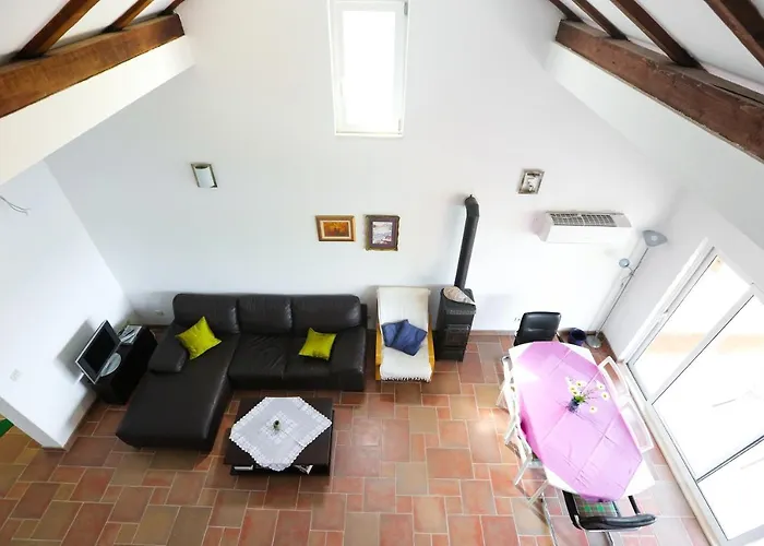 Spacious Apartment Lucia