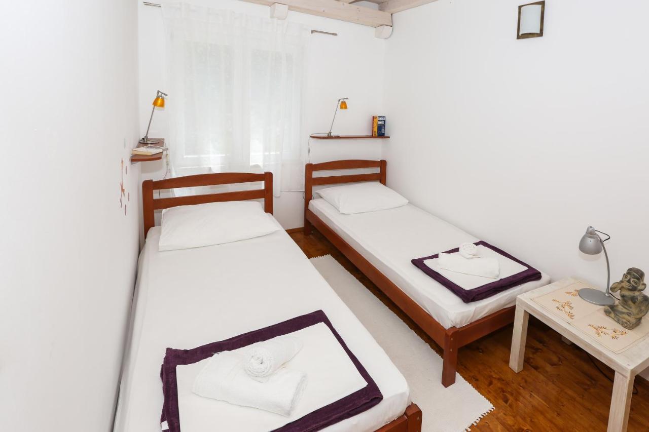 Spacious Lucia Apartment Prozura